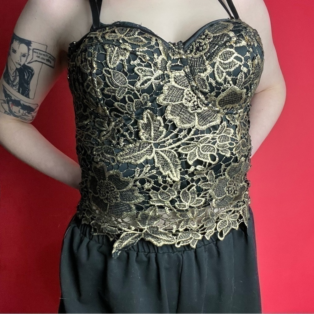 Gold and black crop buster corset 💛🖤​​​​​​​​​​​​​​​​​​​​​​​​​